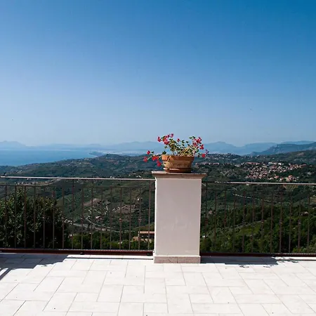 I Lauri Aparthotel Laureana Cilento